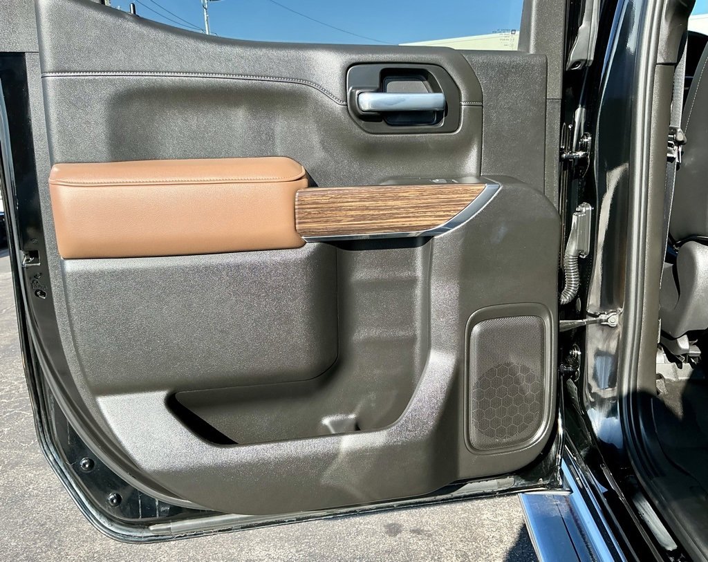 Used 2021 Chevrolet Silverado 1500 High Country w/ Technology Package image 31