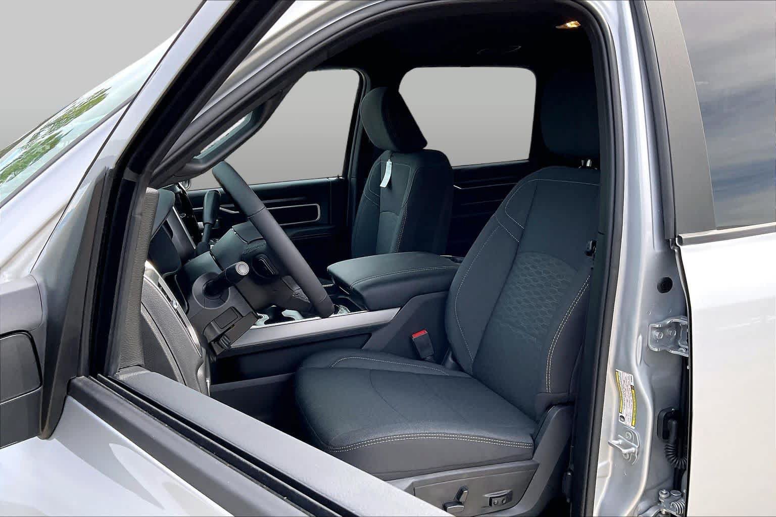 New 2027 RAM 2500 Big Horn AWD/4WD image 9