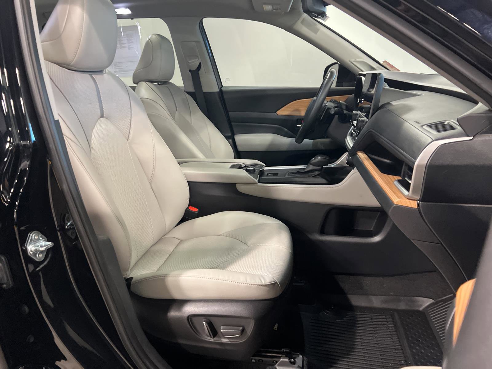 Used 2024 Toyota Grand Highlander AWD image 42