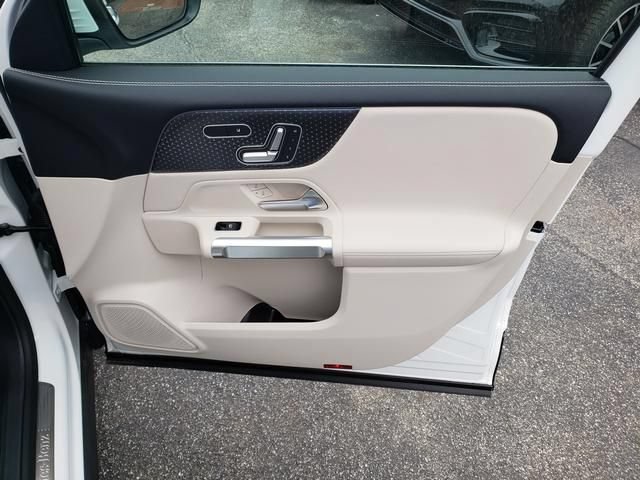 New 2025 Mercedes-Benz GLB 250 4MATIC image 17