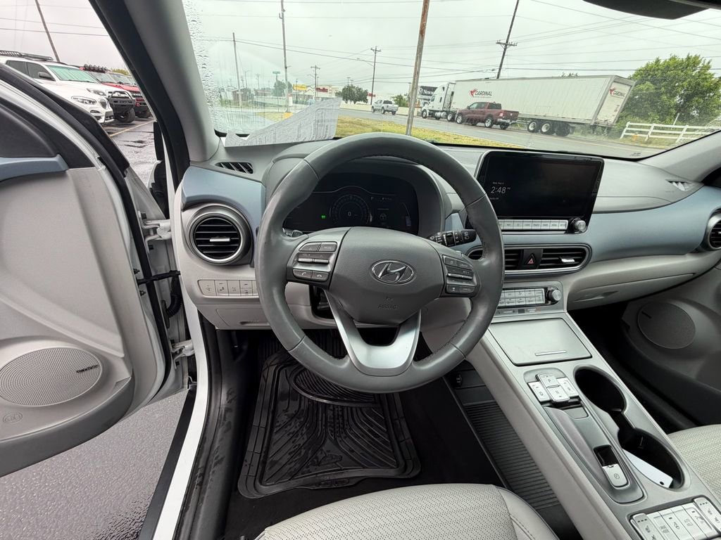 Used 2021 Hyundai Kona Ultimate FWD image 12