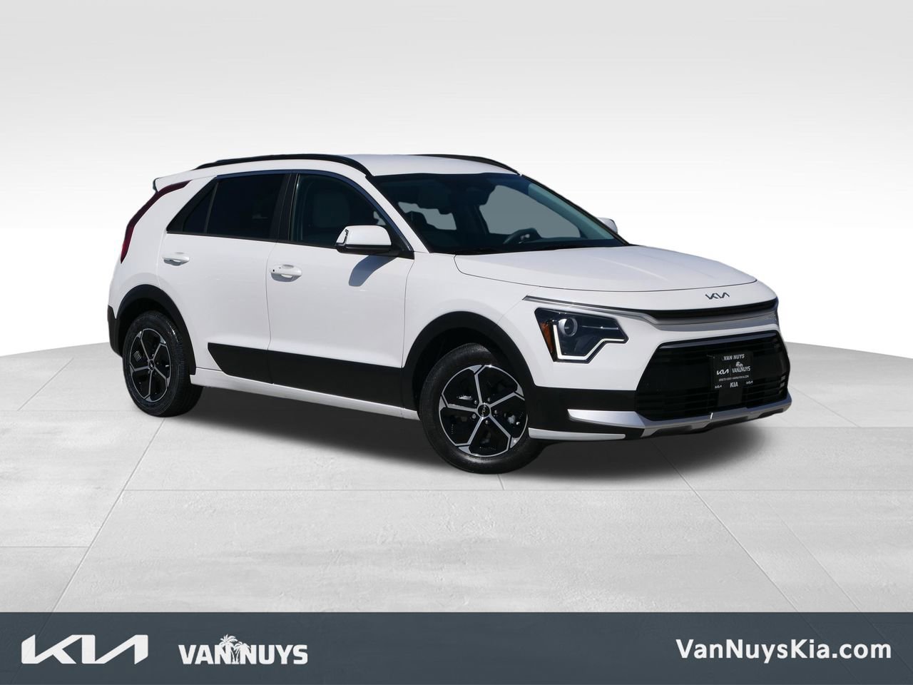 Used 2025 Kia Niro EX FWD image 1