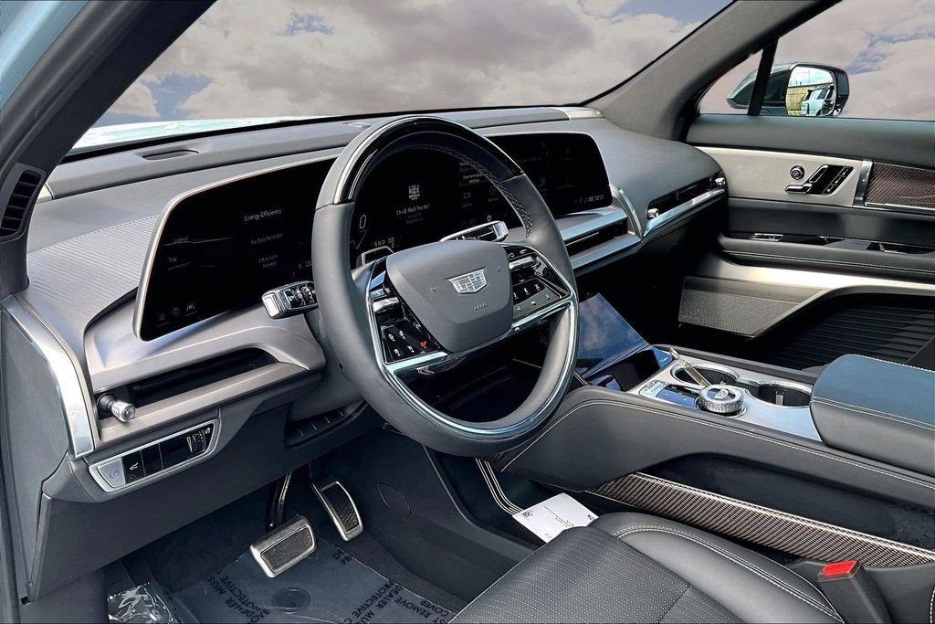 Certified 2026 Cadillac Vistiq Premium Luxury w/ LPO, Floor Liner Package AWD/4WD image 17