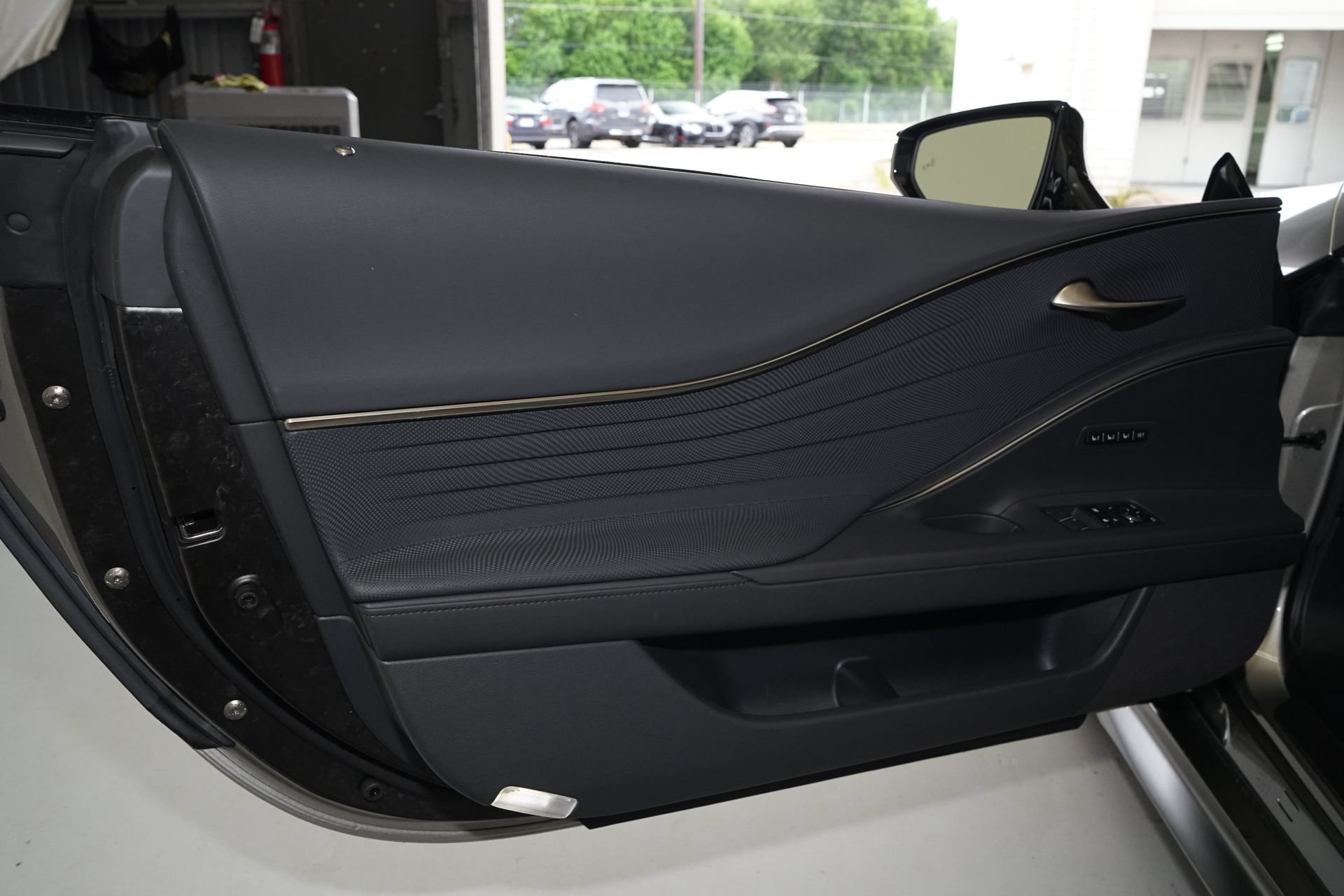 Used 2024 Lexus LC 500 Convertible w/ Touring Package RWD image 22