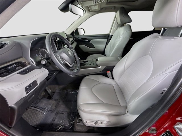 Certified 2023 Toyota Highlander XLE image 20