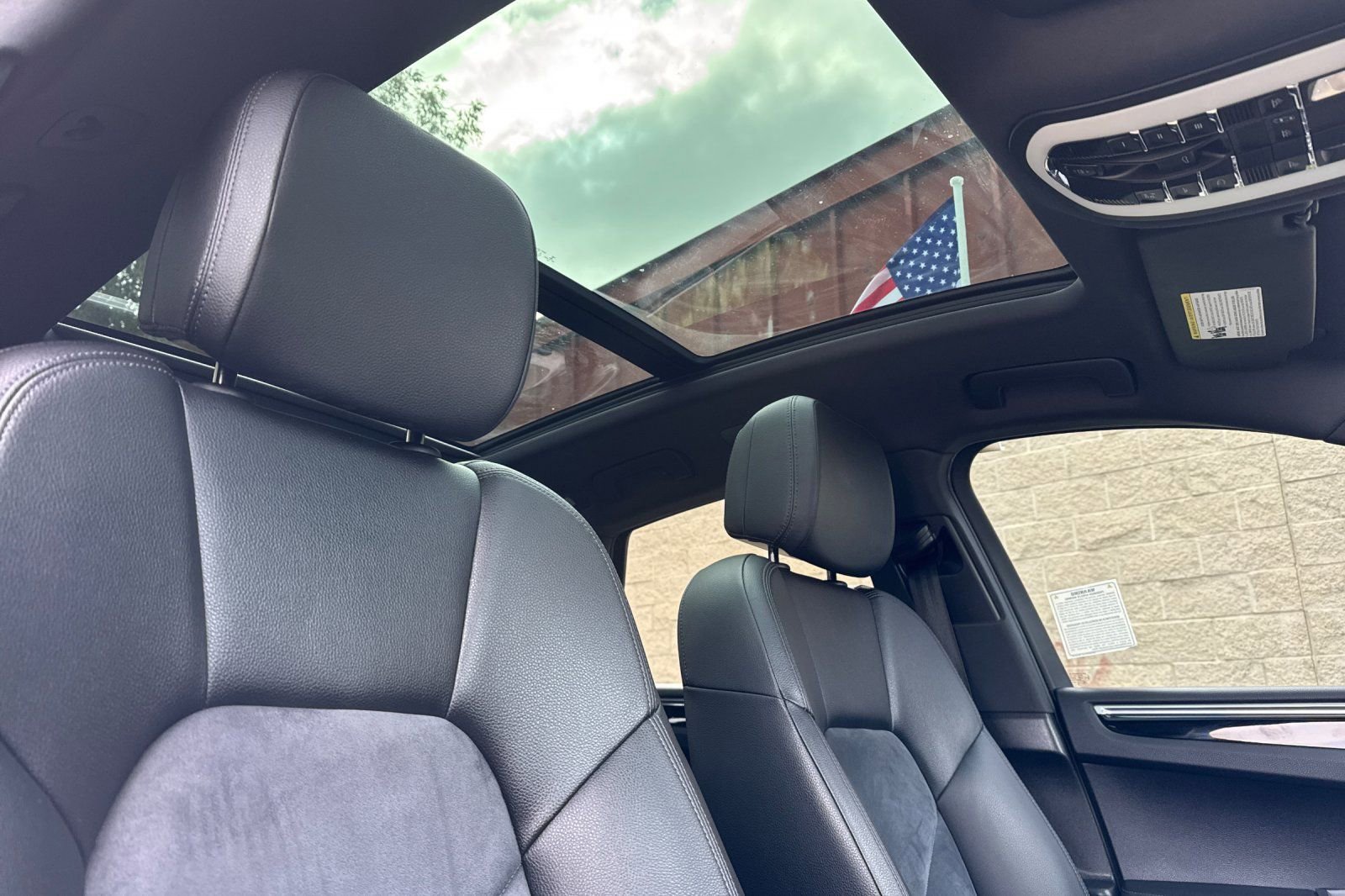 Used 2018 Porsche Macan image 16