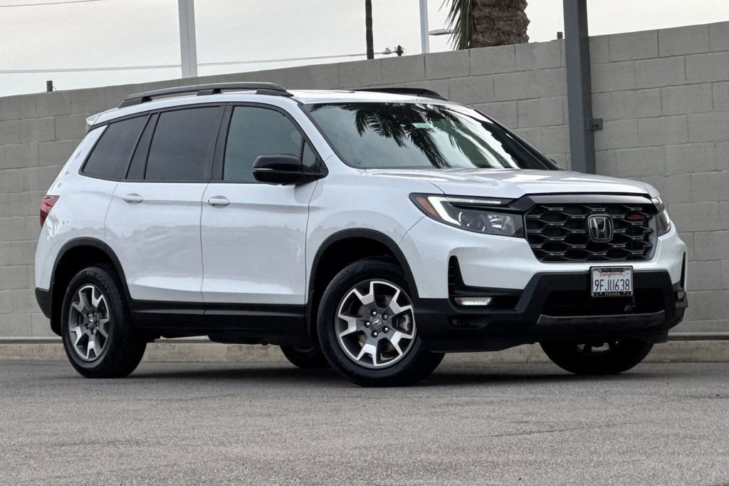 Certified 2023 Honda Passport TrailSport image 2