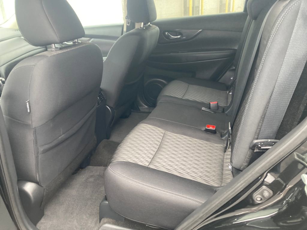 Used 2018 Nissan Rogue SV w/ Premium Package image 32