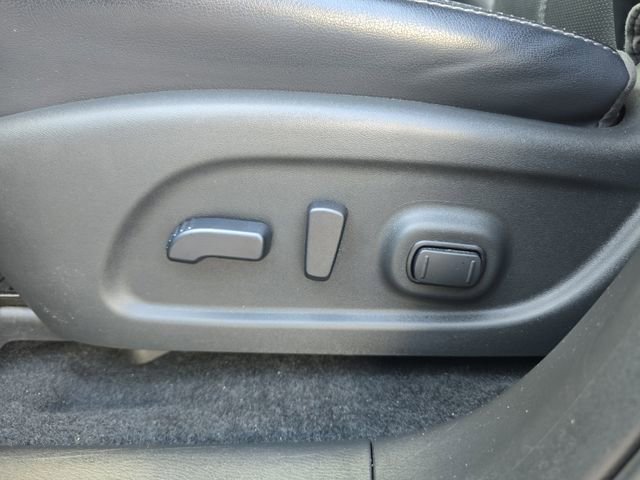 Used 2019 Nissan Pathfinder Platinum image 19