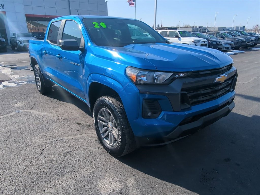 Used 2024 Chevrolet Colorado LT w/ LT Convenience Package II image 2