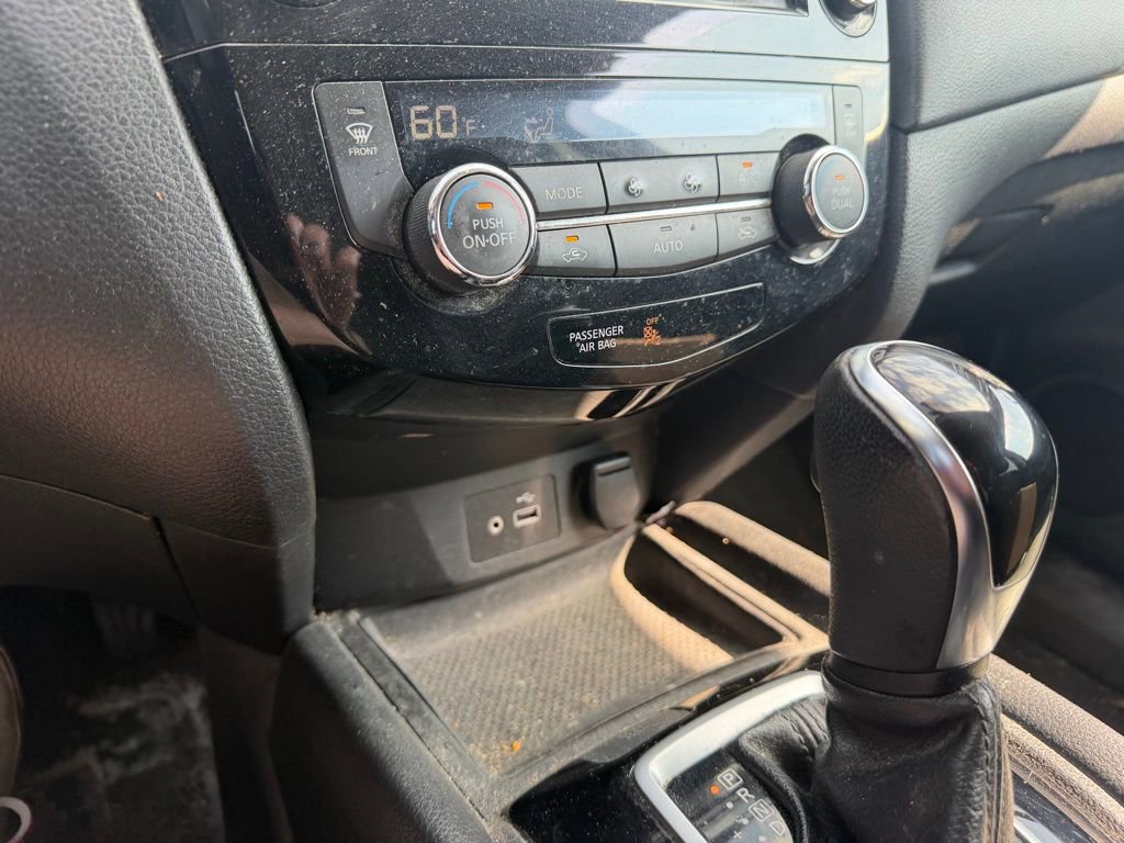 Used 2018 Nissan Rogue SV AWD/4WD image 16