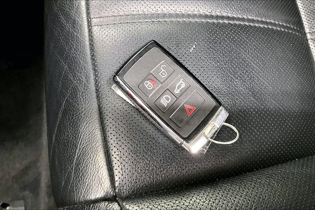 Used 2021 Land Rover Range Rover Evoque R-Dynamic S AWD/4WD image 10