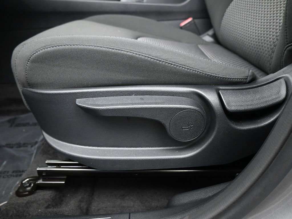 Used 2025 Kia Sportage LX image 12