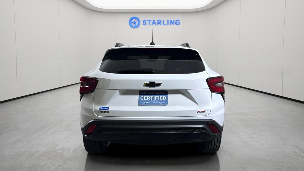 Certified 2025 Chevrolet Trax RS w/ Driver Confidence Package FWD image 5