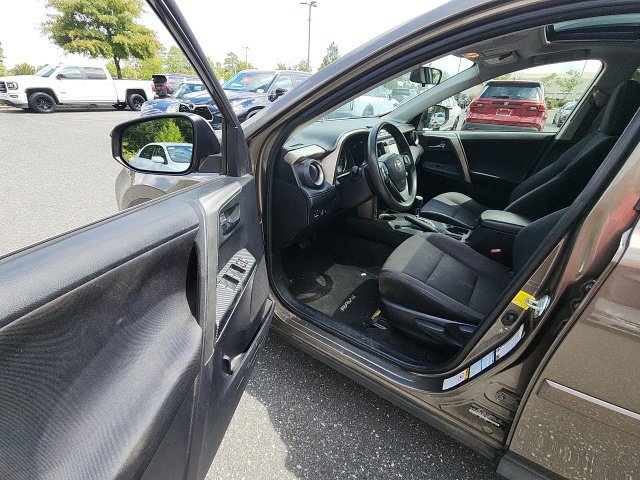 Used 2014 Toyota RAV4 XLE AWD/4WD image 18