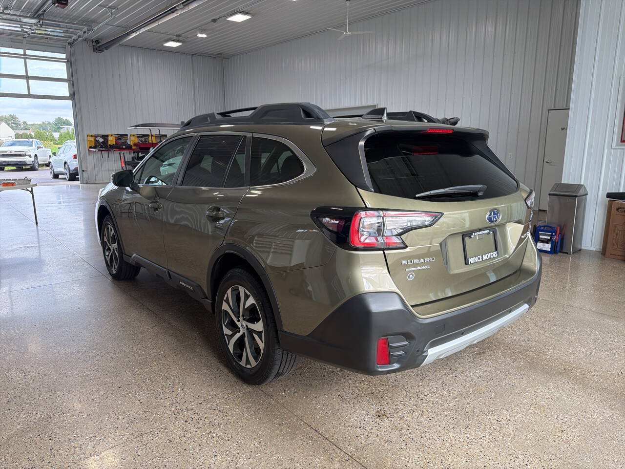 Used 2022 Subaru Outback Limited AWD/4WD image 3