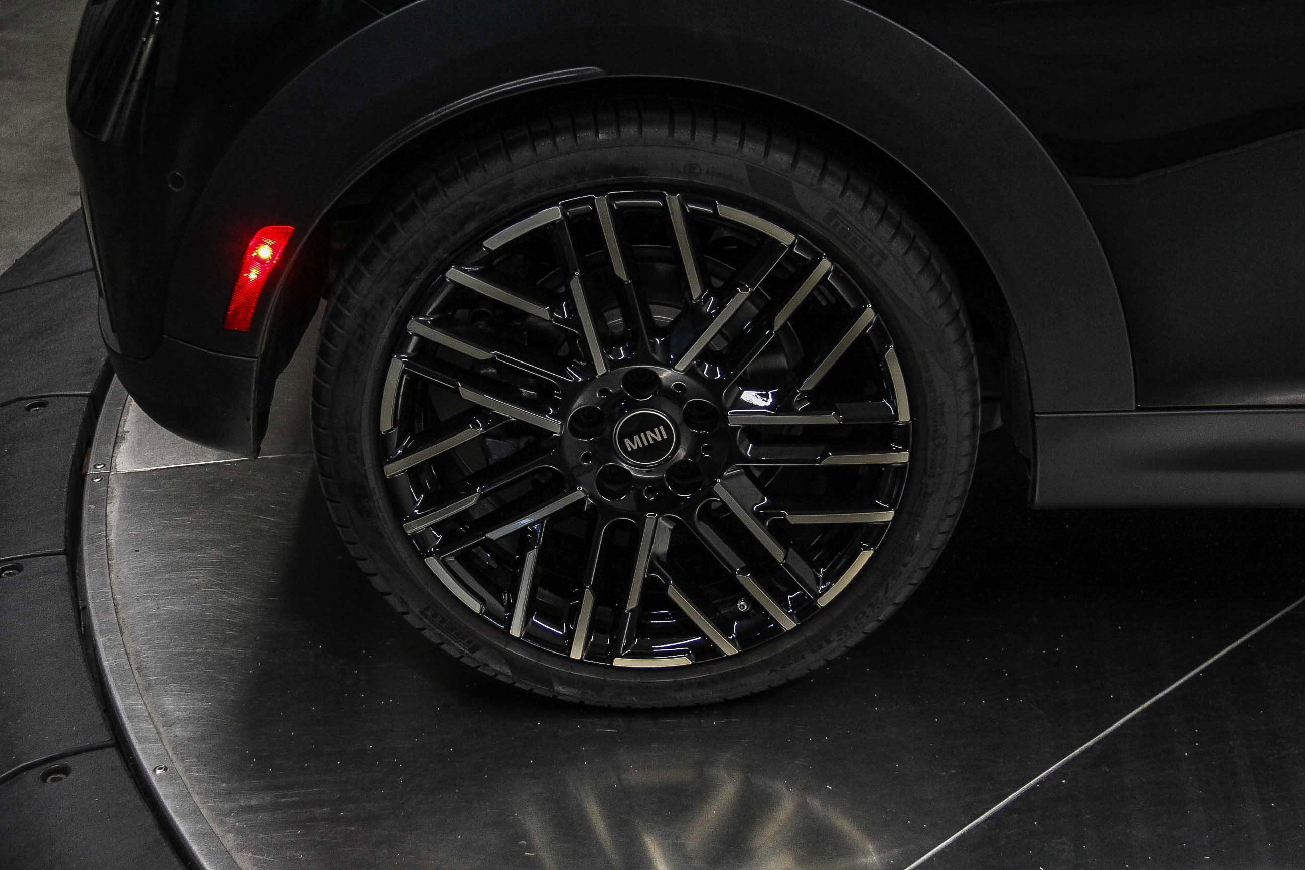 Used 2025 MINI Cooper 2-Door Hardtop image 9