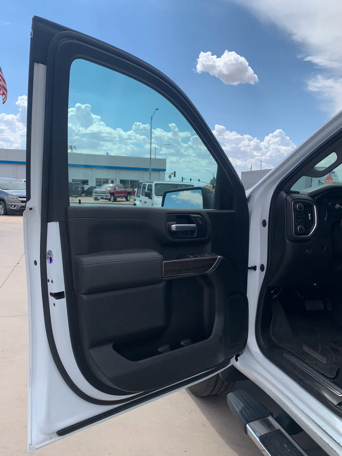 Used 2022 Chevrolet Silverado 2500 LT AWD/4WD image 9