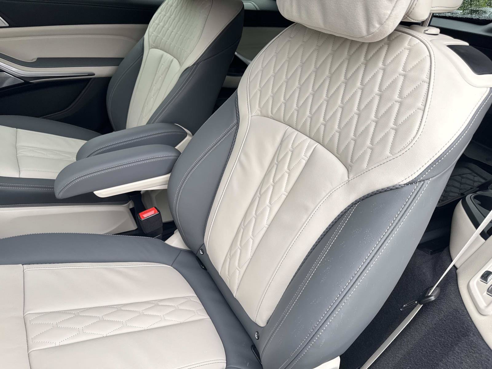 Certified 2025 BMW ALPINA XB7 AWD/4WD image 13