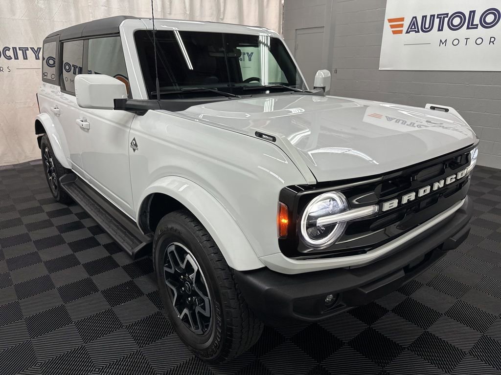 Used 2025 Ford Bronco Outer Banks AWD/4WD image 2