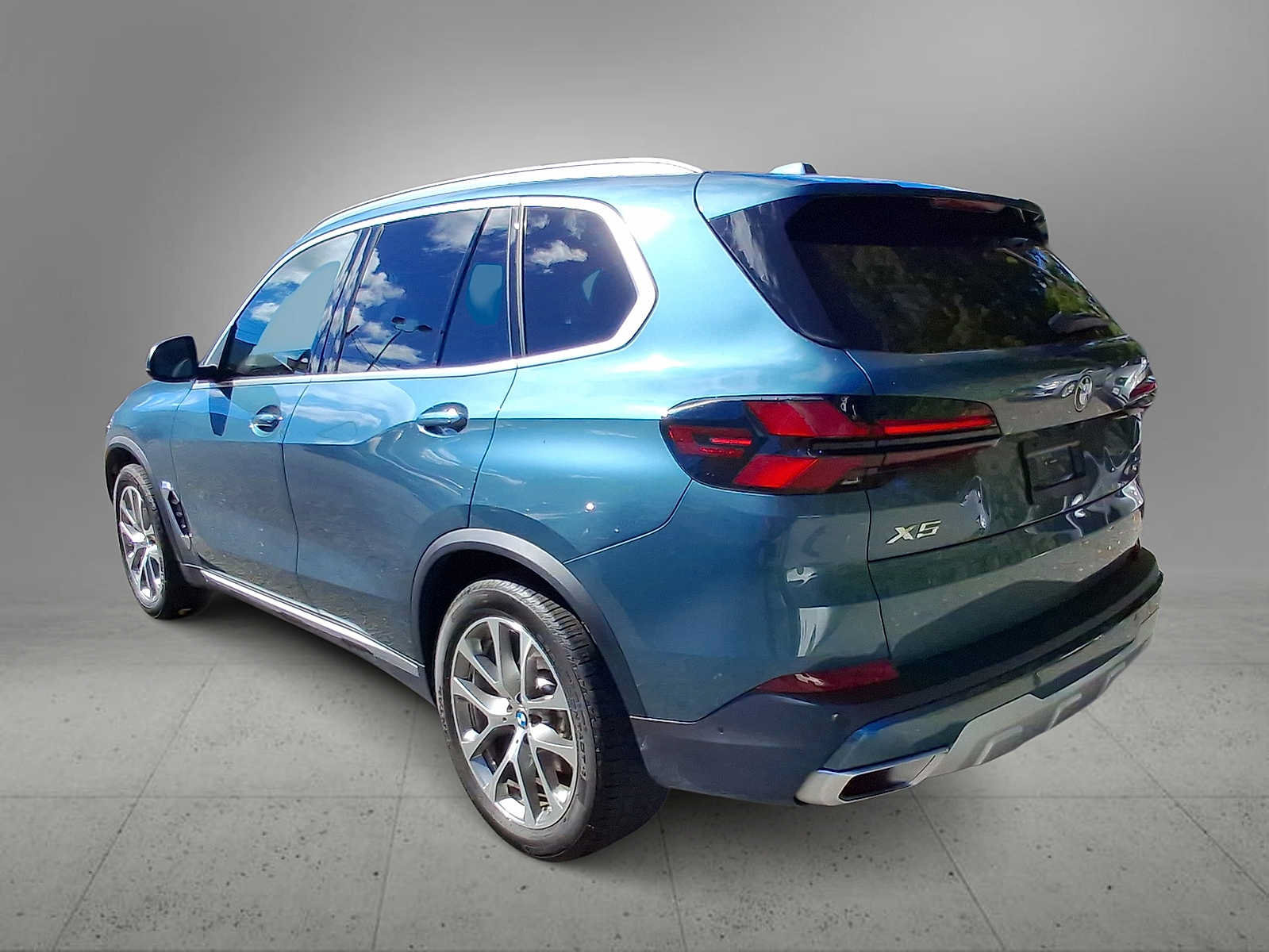 Used 2024 BMW X5 xDrive40i w/ Premium Package AWD/4WD image 6
