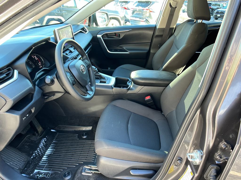 Used 2024 Toyota RAV4 LE image 9