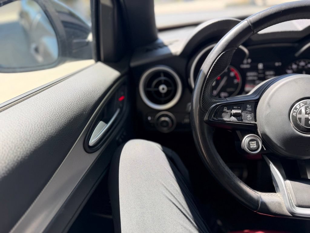 Used 2022 Alfa Romeo Stelvio Veloce AWD/4WD image 7