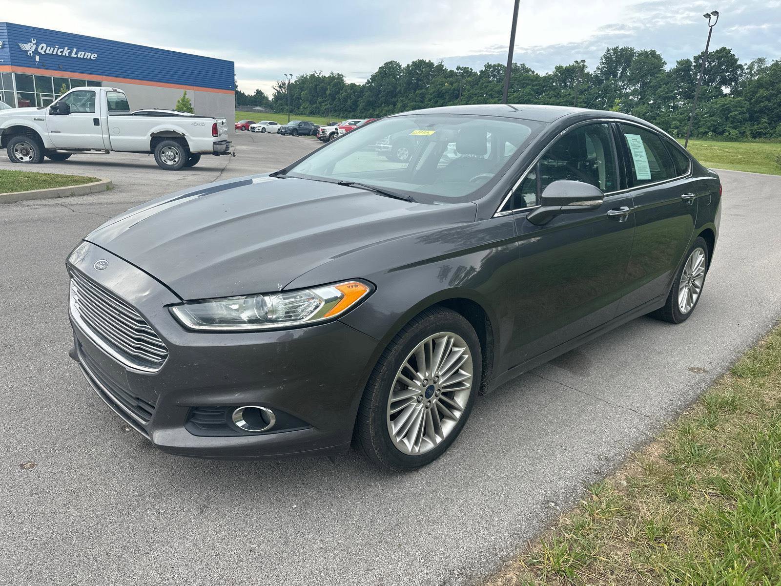 Used 2016 Ford Fusion SE w/ Equipment Group 202A FWD image 3