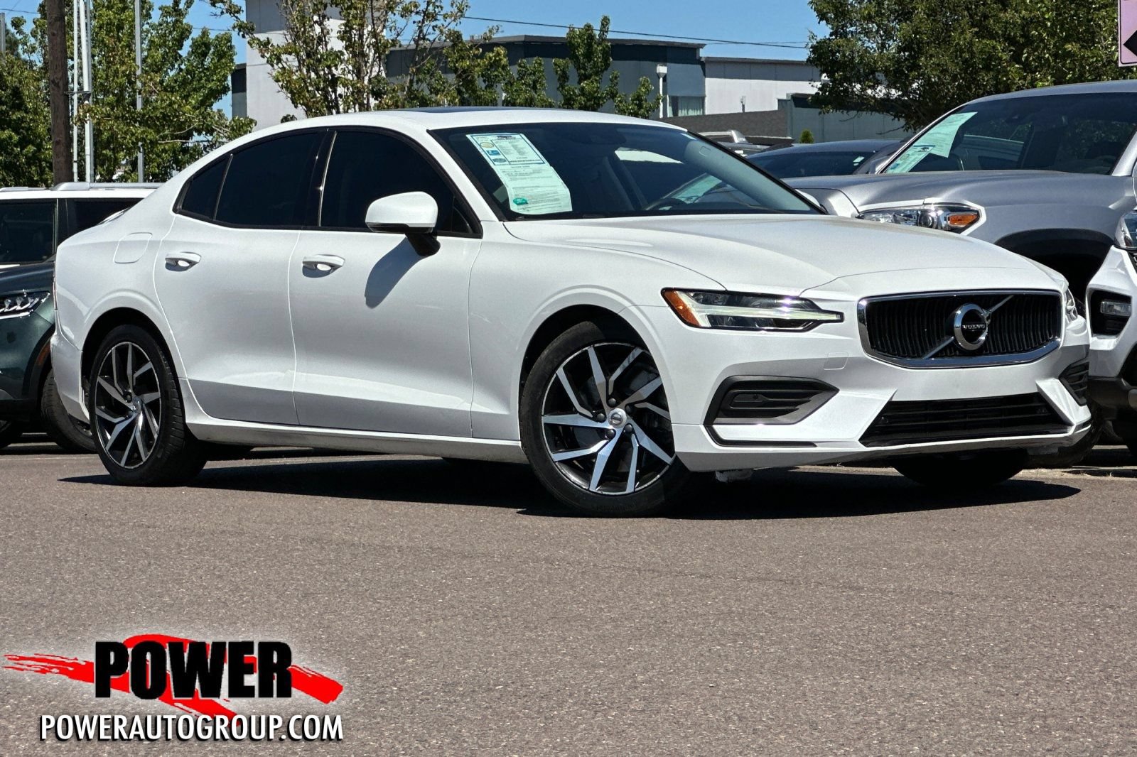 Used 2019 Volvo S60 T6 Momentum w/ Multimedia Package AWD/4WD image 1