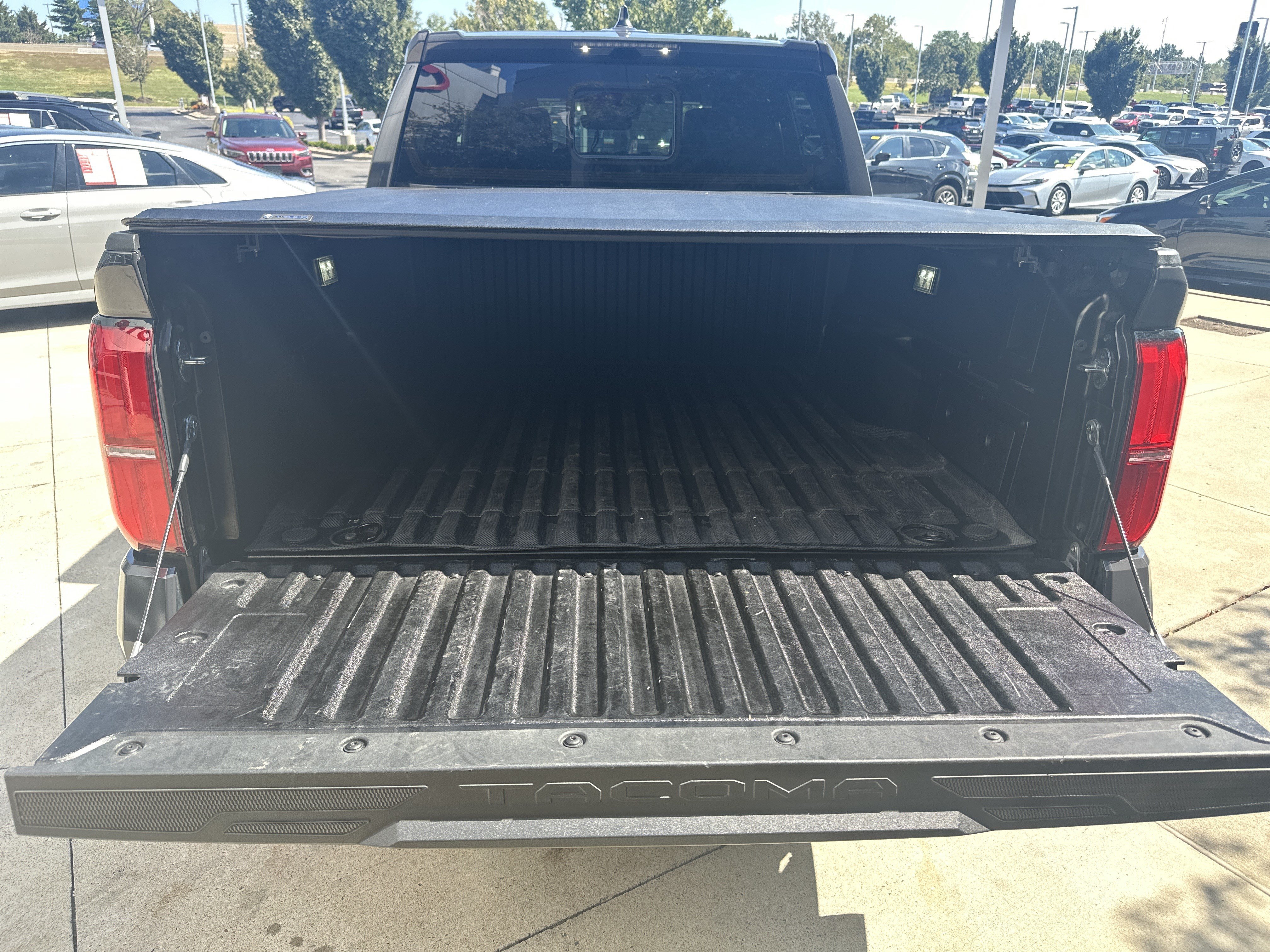 Used 2025 Toyota Tacoma TRD Off-Road w/ TRD Off Road Upgrade Package AWD/4WD image 31