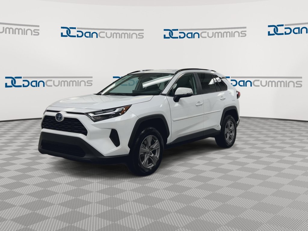 Used 2024 Toyota RAV4 LE AWD/4WD image 4