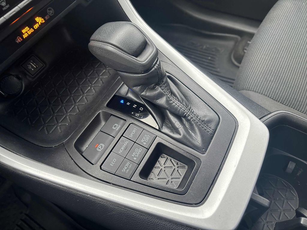 Used 2023 Toyota RAV4 LE image 33