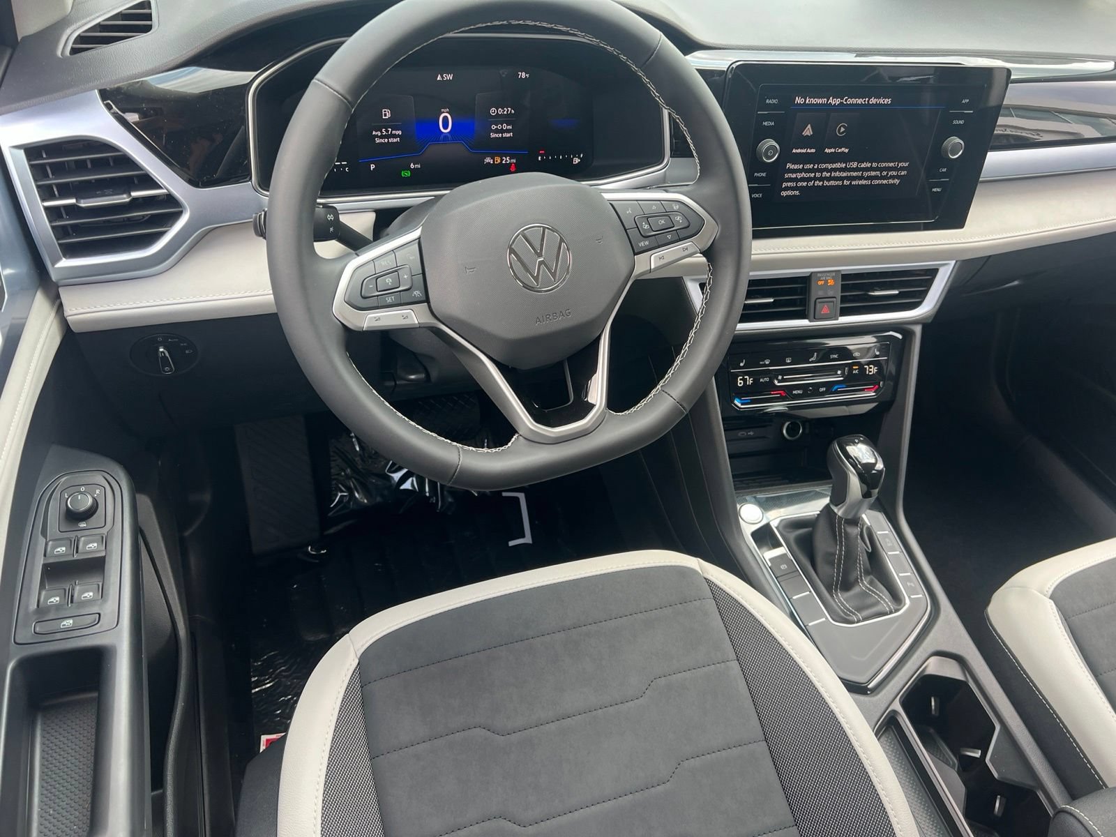 New 2026 Volkswagen Taos SE FWD image 33