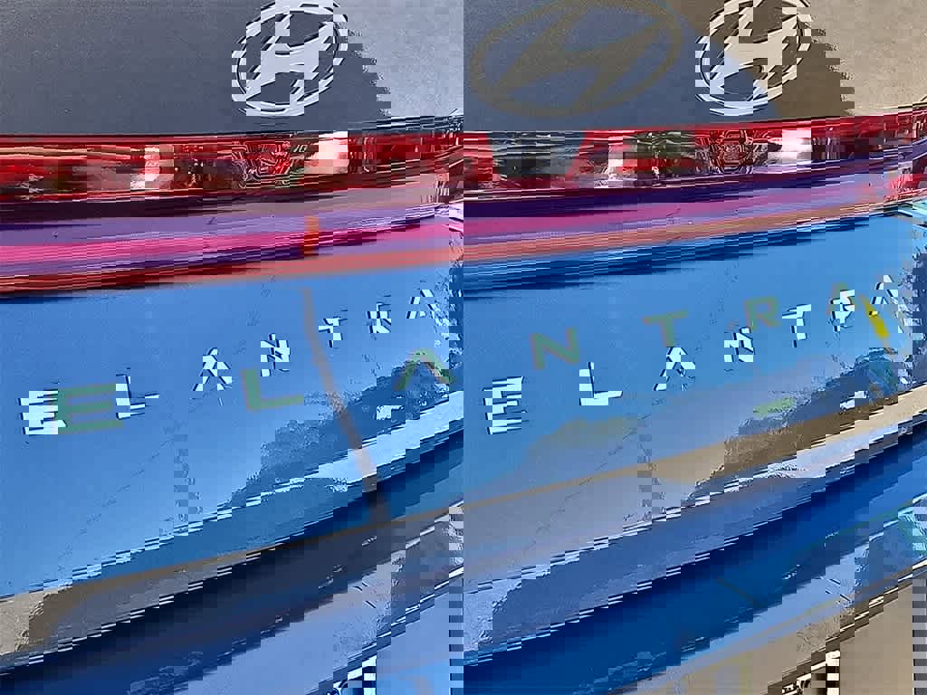 Certified 2024 Hyundai Elantra SEL w/ Convenience Package image 30