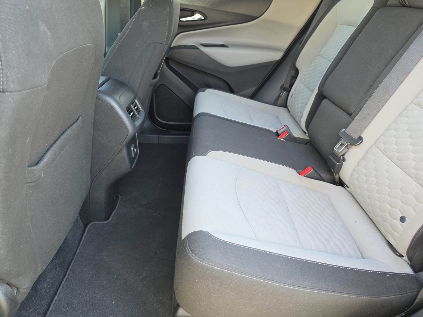 Used 2019 Chevrolet Equinox LS FWD image 11