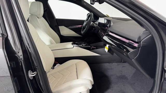 New 2026 BMW 550e xDrive w/ Premium Package image 20