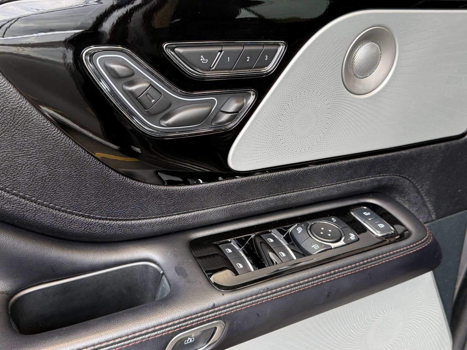 Used 2023 Lincoln Aviator Reserve w/ Equipment Group 201A RWD image 13