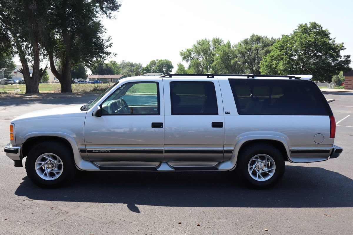 Used 1999 GMC Suburban 4WD w/ Convenience Group image 9