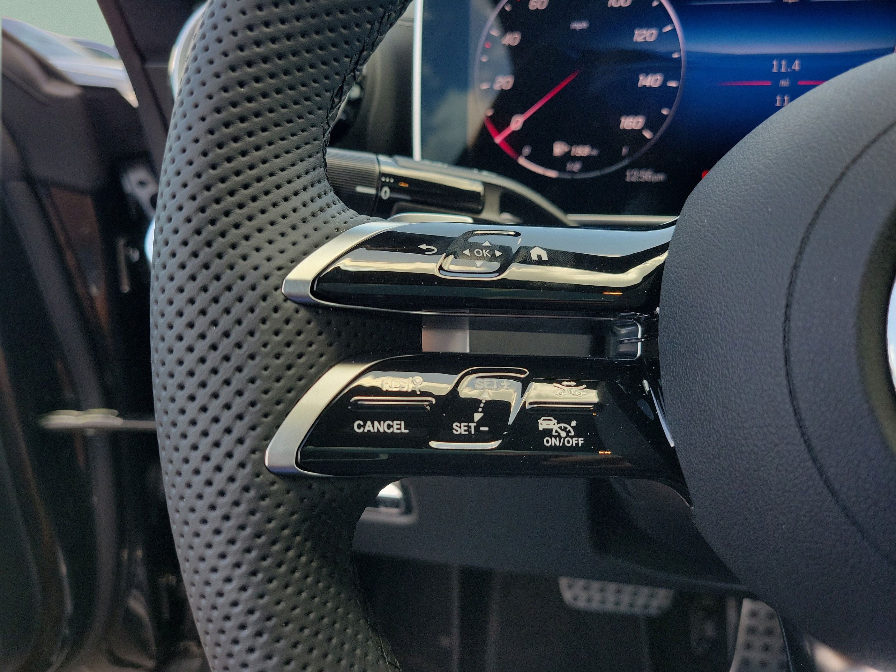 New 2026 Mercedes-Benz CLE 300 4MATIC Coupe image 17