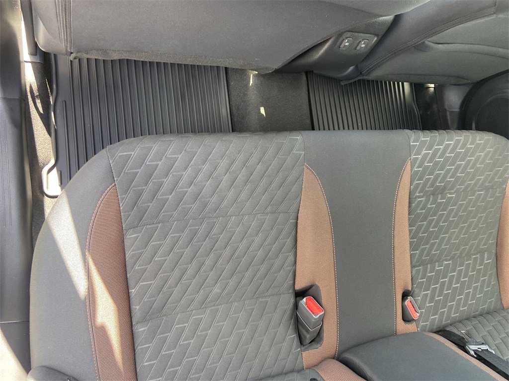 Used 2021 Nissan Kicks SR image 33