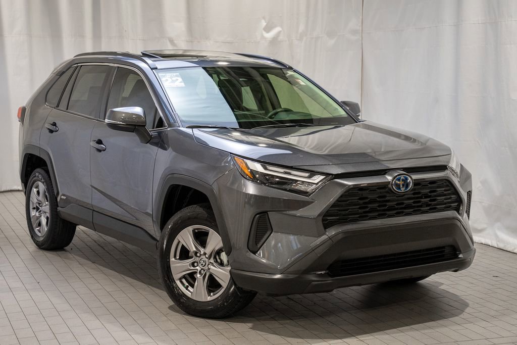 Used 2022 Toyota RAV4 XLE image 1