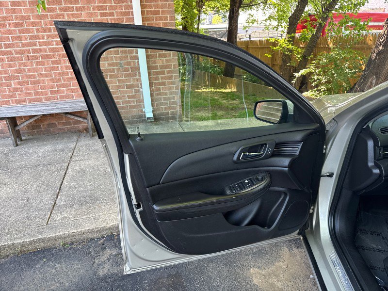 Used 2016 Chevrolet Malibu LTZ FWD image 9