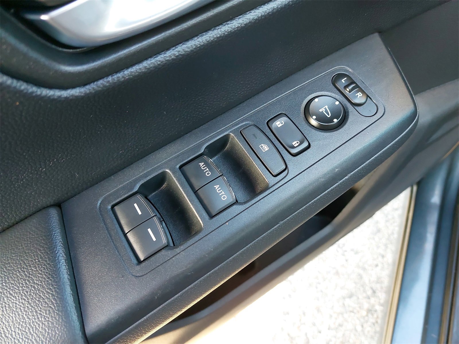 Certified 2023 Honda CR-V EX image 28