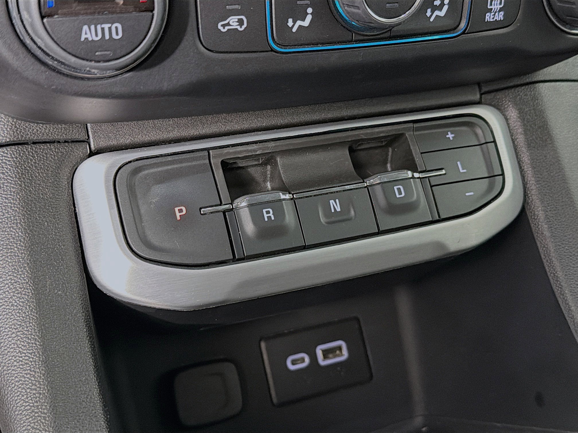 Used 2023 GMC Acadia SLE image 18