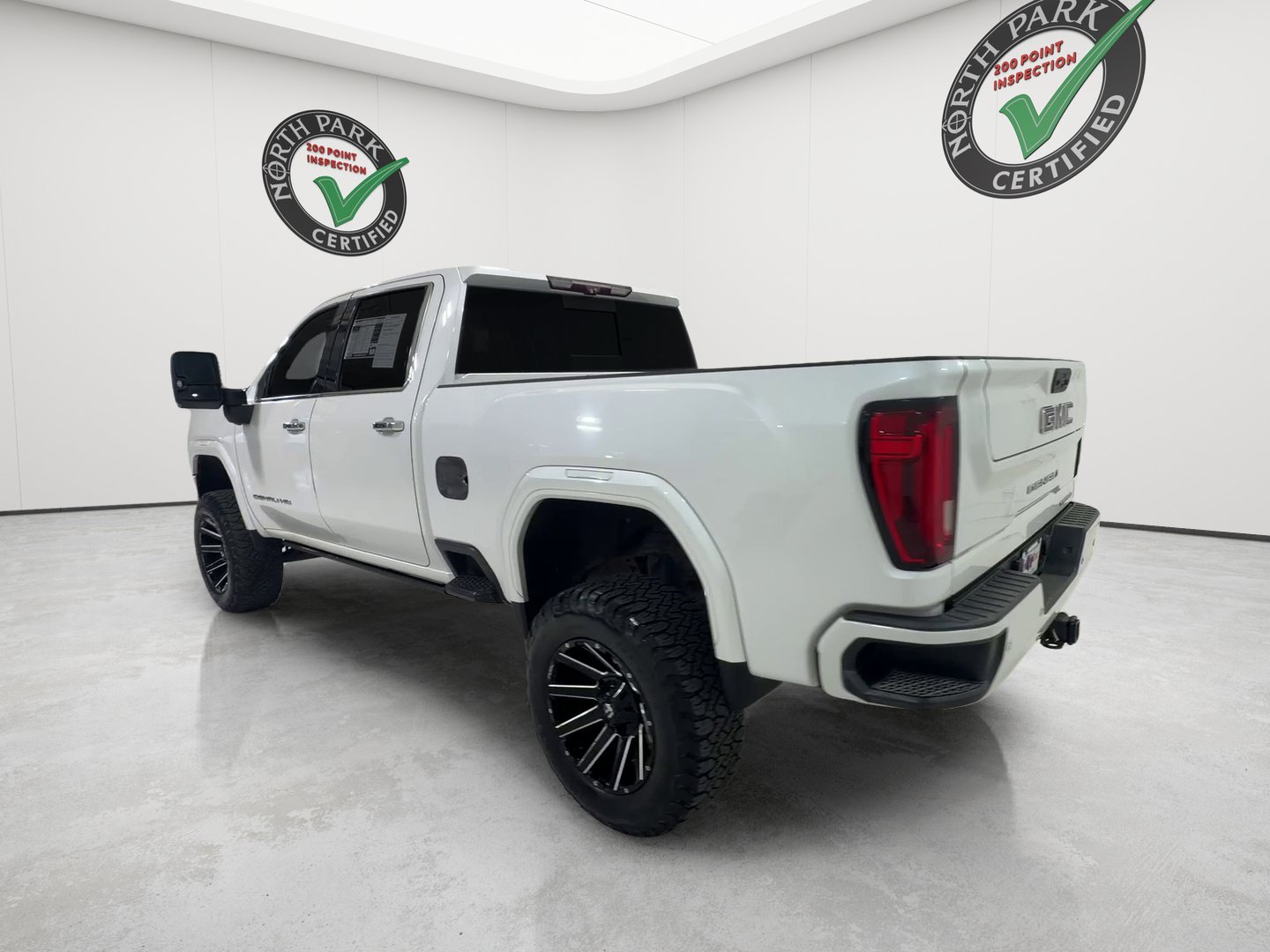 Used 2020 GMC Sierra 2500 Denali w/ Technology Package AWD/4WD image 3