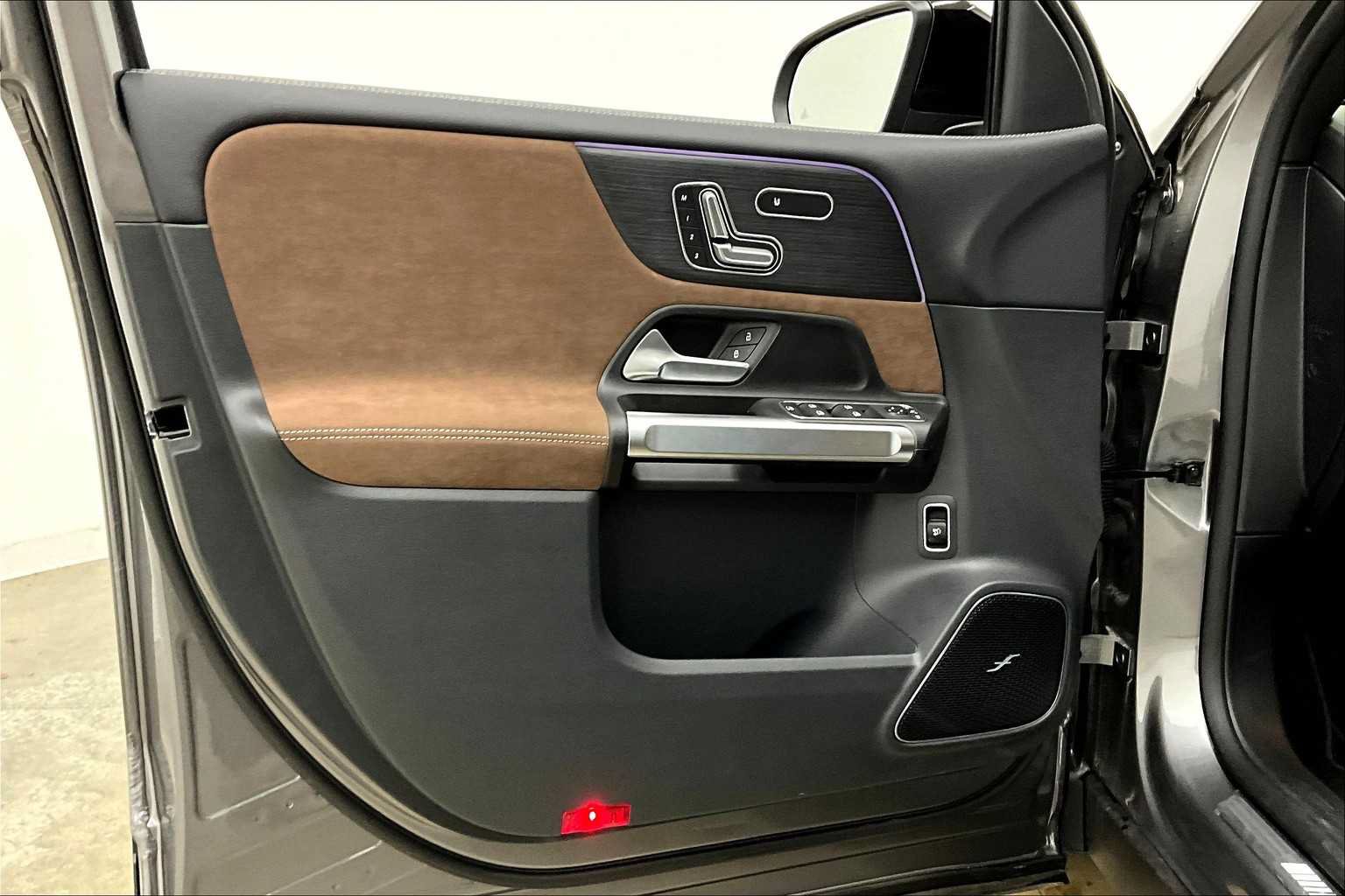 Certified 2025 Mercedes-Benz GLB 35 AMG 4MATIC image 10