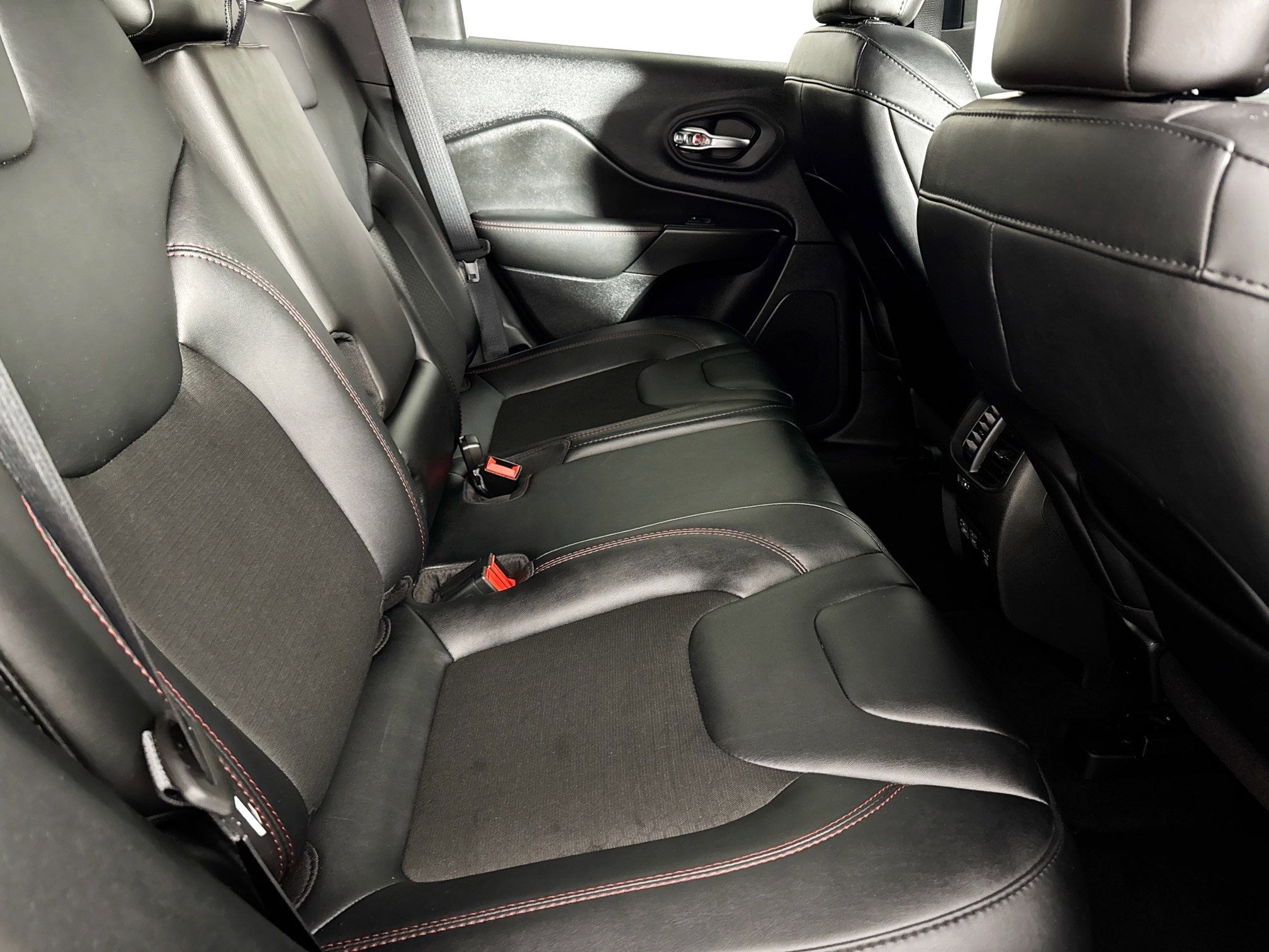 Used 2022 Jeep Cherokee Trailhawk image 33