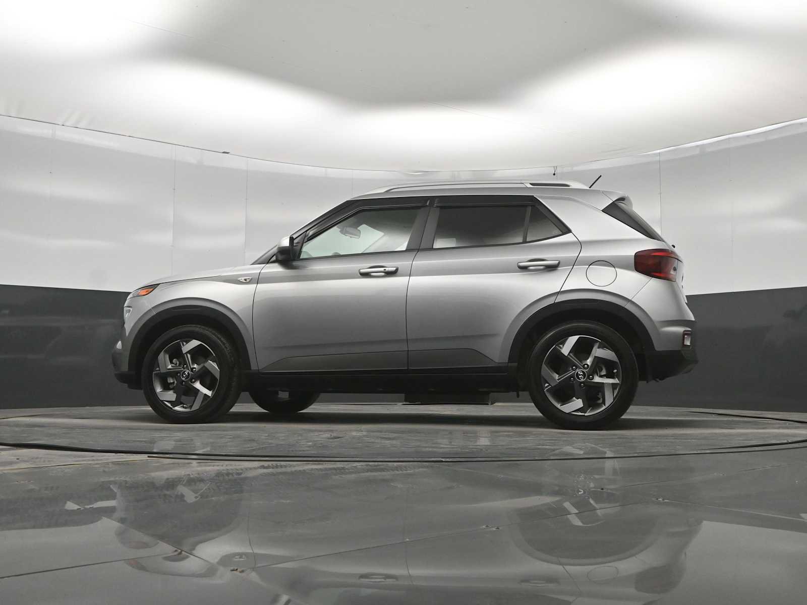 Used 2024 Hyundai Venue SEL FWD image 35