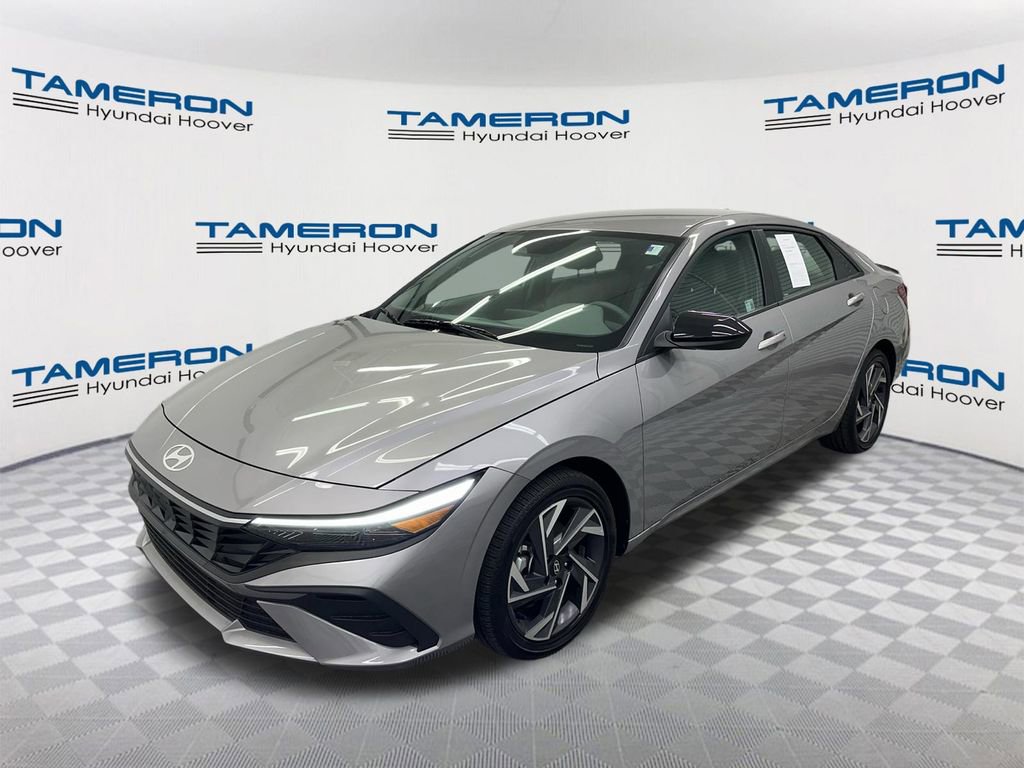 Used 2025 Hyundai Elantra SEL FWD image 1