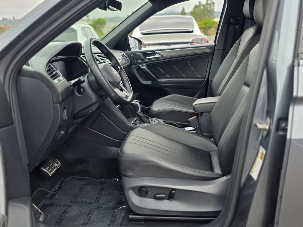 Used 2023 Volkswagen Tiguan SE R-Line image 13